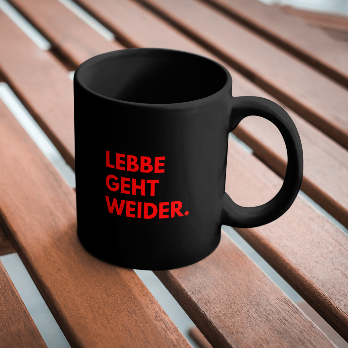 Lebbe geht weider - Schwarze Tasse