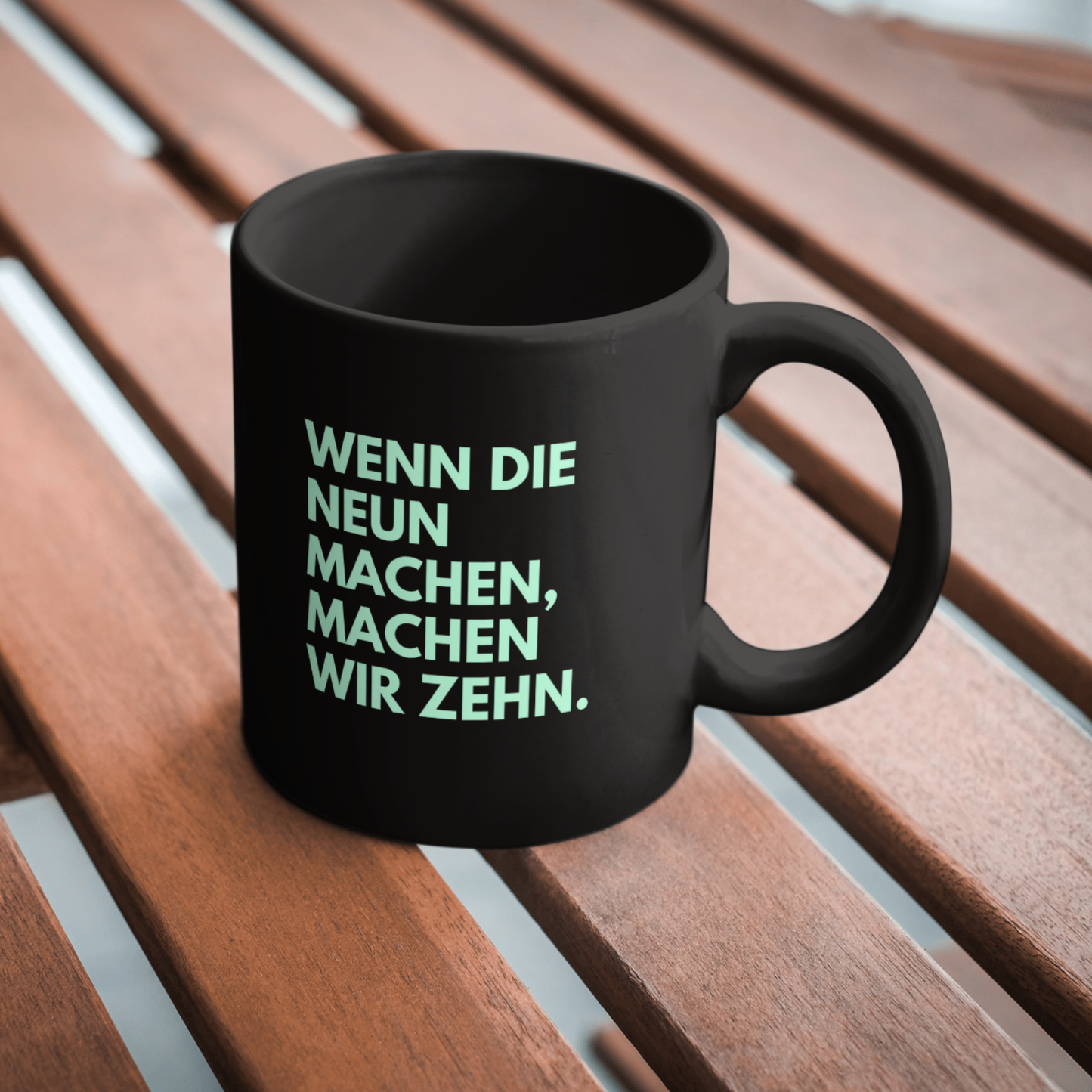 Neun? Zehn! - Schwarze Tasse
